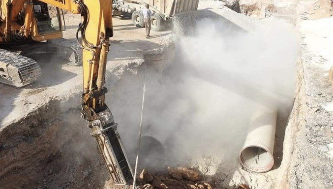 منزل يعيق مشروع خط جر المياه إ...