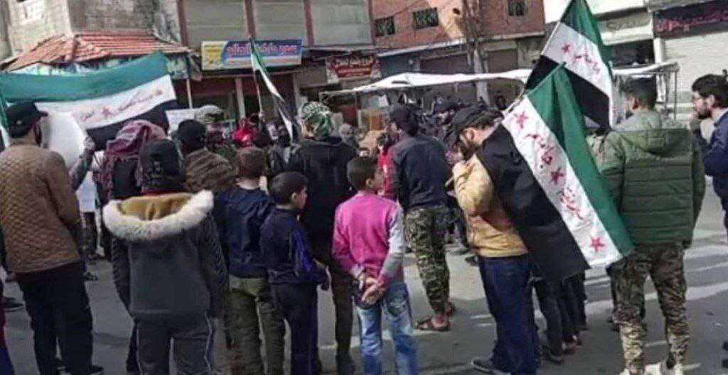 درعا.. مظاهرة في جاسم تطالب بإ...