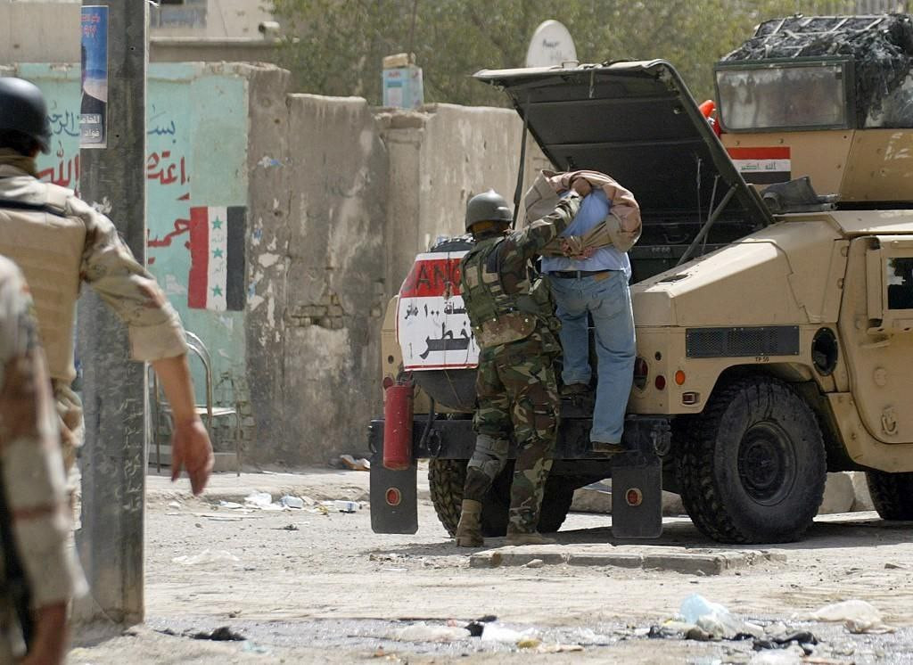 مخابرات النظام تعتقل سوريين بع...