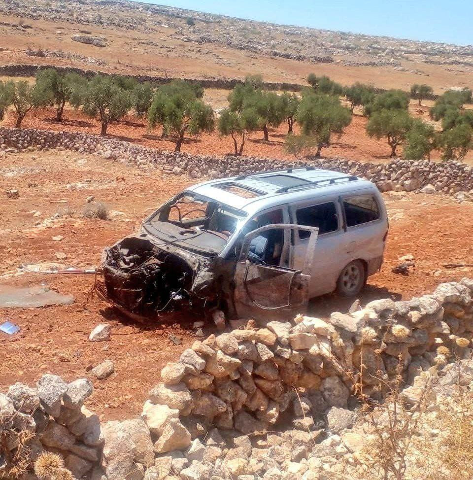 النظام يستهدف بصاروخ موجه سيار...