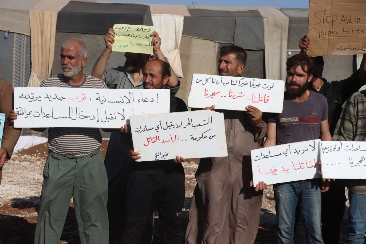 وقفة احتجاجية في مخيمات إدلب.. مطالبات بإدخال المساعدات عبر تركيا