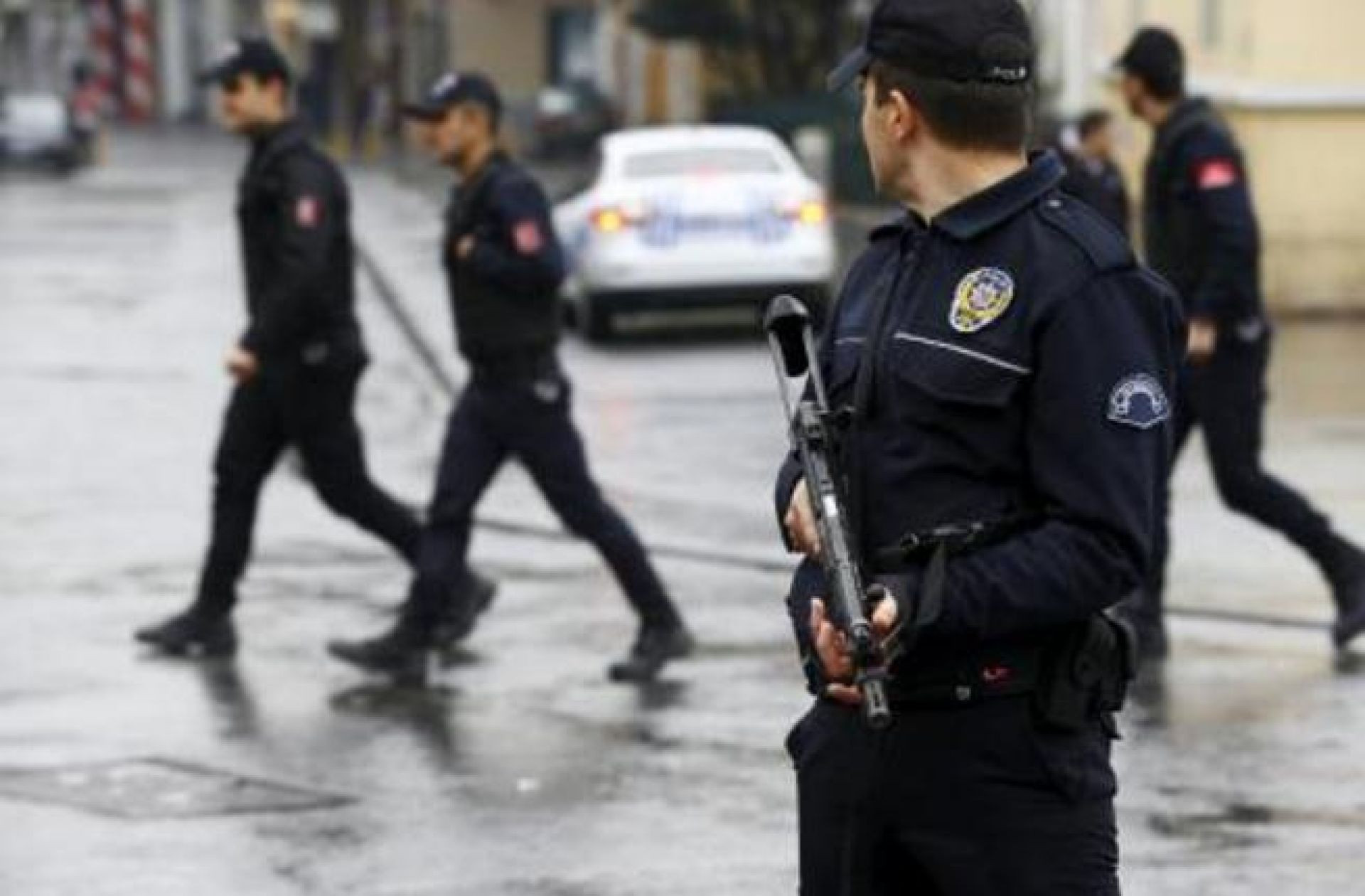 الشرطة التركية توقف 23 سوريا ف...