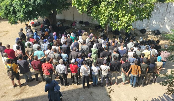 السلطات اللبنانية تحبط تهريب 1...