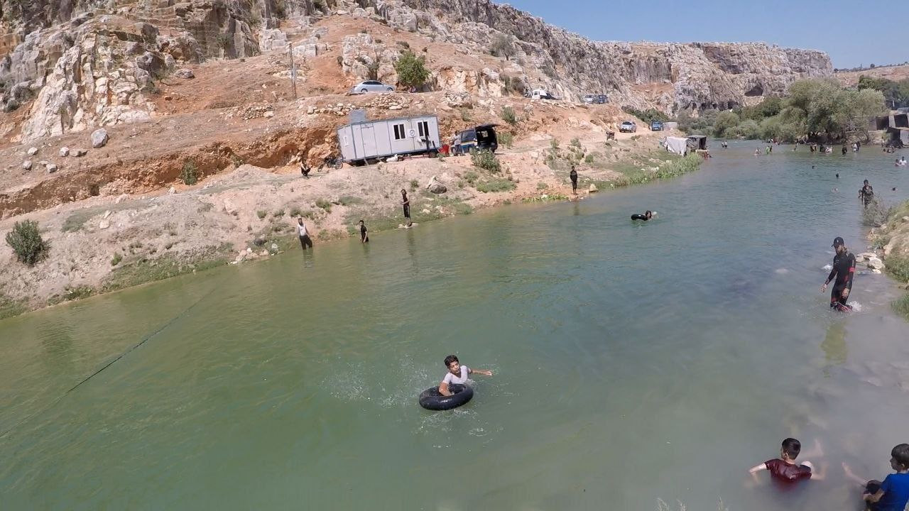 الدفاع المدني: أنقذنا 9 أشخاص...