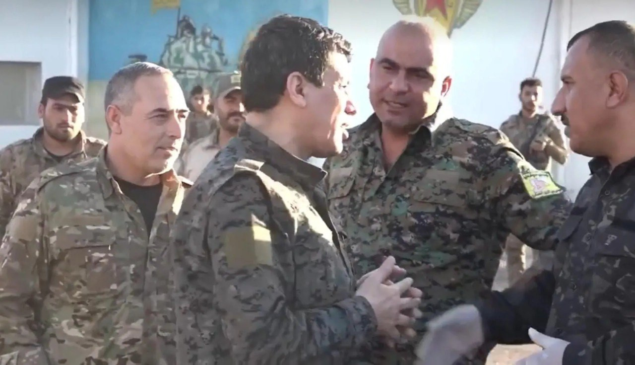 "قسد" تعزل قائد مجلسها في ديرا...