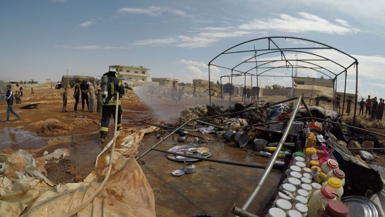 حريق يصيب خيمتين في مخيم الضيا...