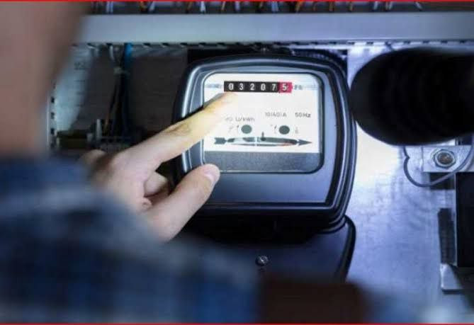 صحيفة موالية: زيادة تعرفة الكه...