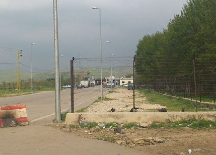 مسلحون يختطفون لاجئاً سورياً ف...