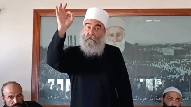 "شيخ عقل" دروز لبنان يتصل بـ"ا...