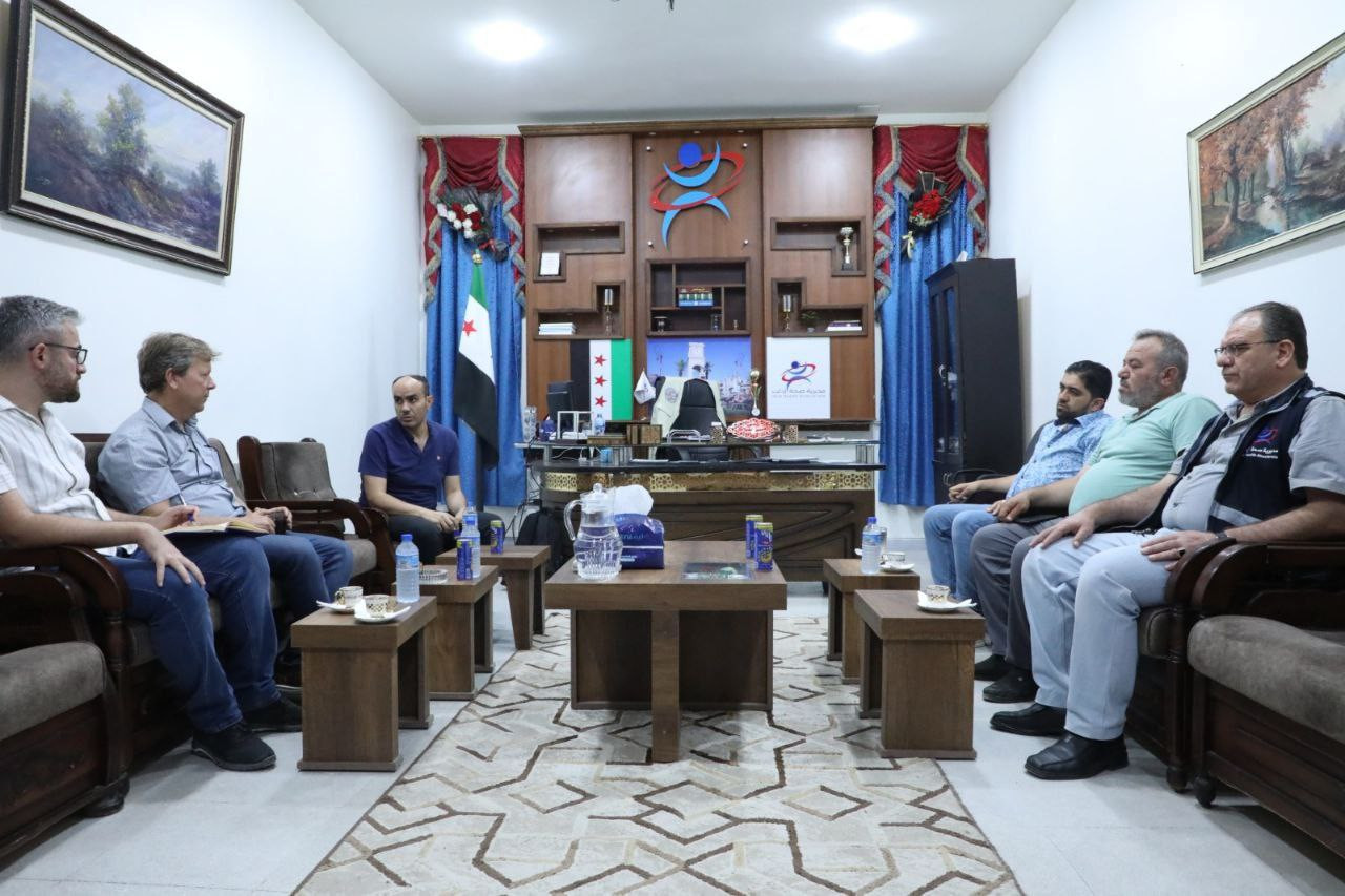 وفد هولندي يزور مديرية الصحة ف...