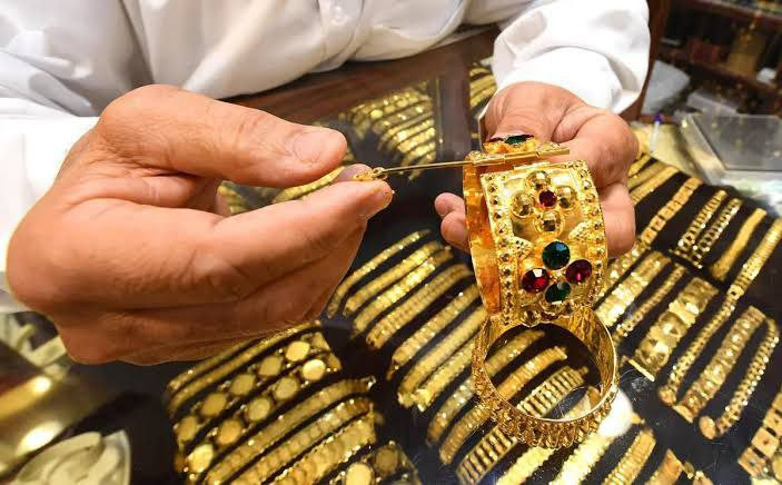 رسميا المعدن الأصفر ينخفض بمقد...