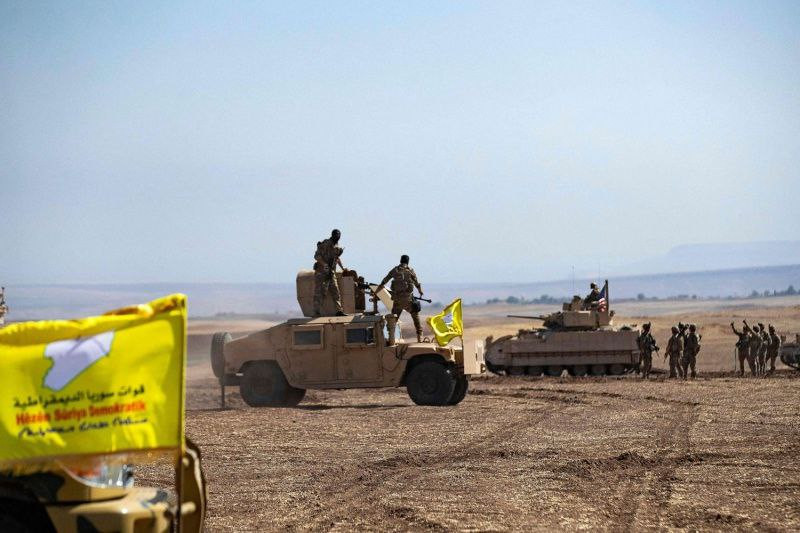 مجهولون يضرمون النار في سيارة...