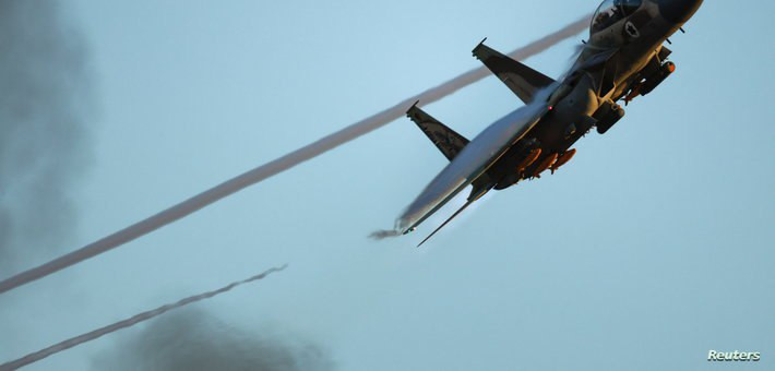 الطيران الإسرائيلي يشن غارات ع...