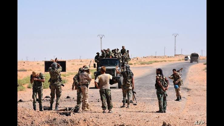 ميليشيات إيرانية تنصب مدافع بي...