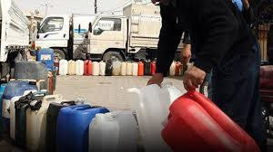 مواطنون ينتظرون "رسائل مازوت ا...