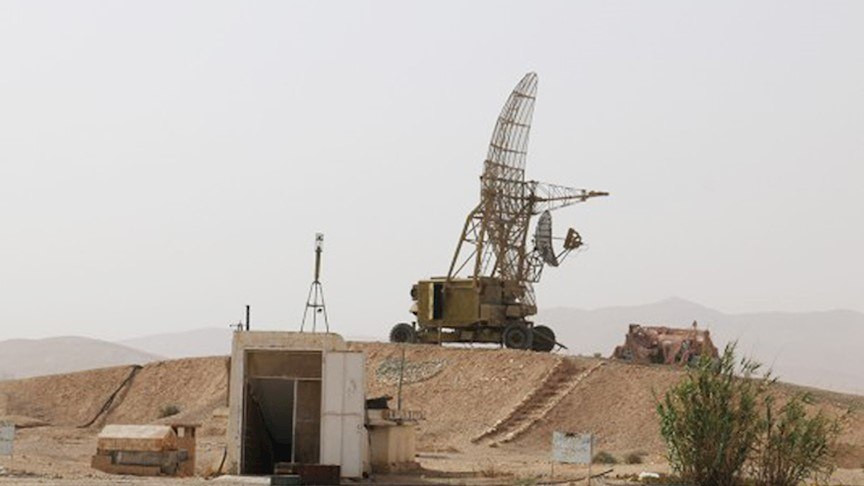 طائرة إيرانية تنقل دفعة أسلحة...