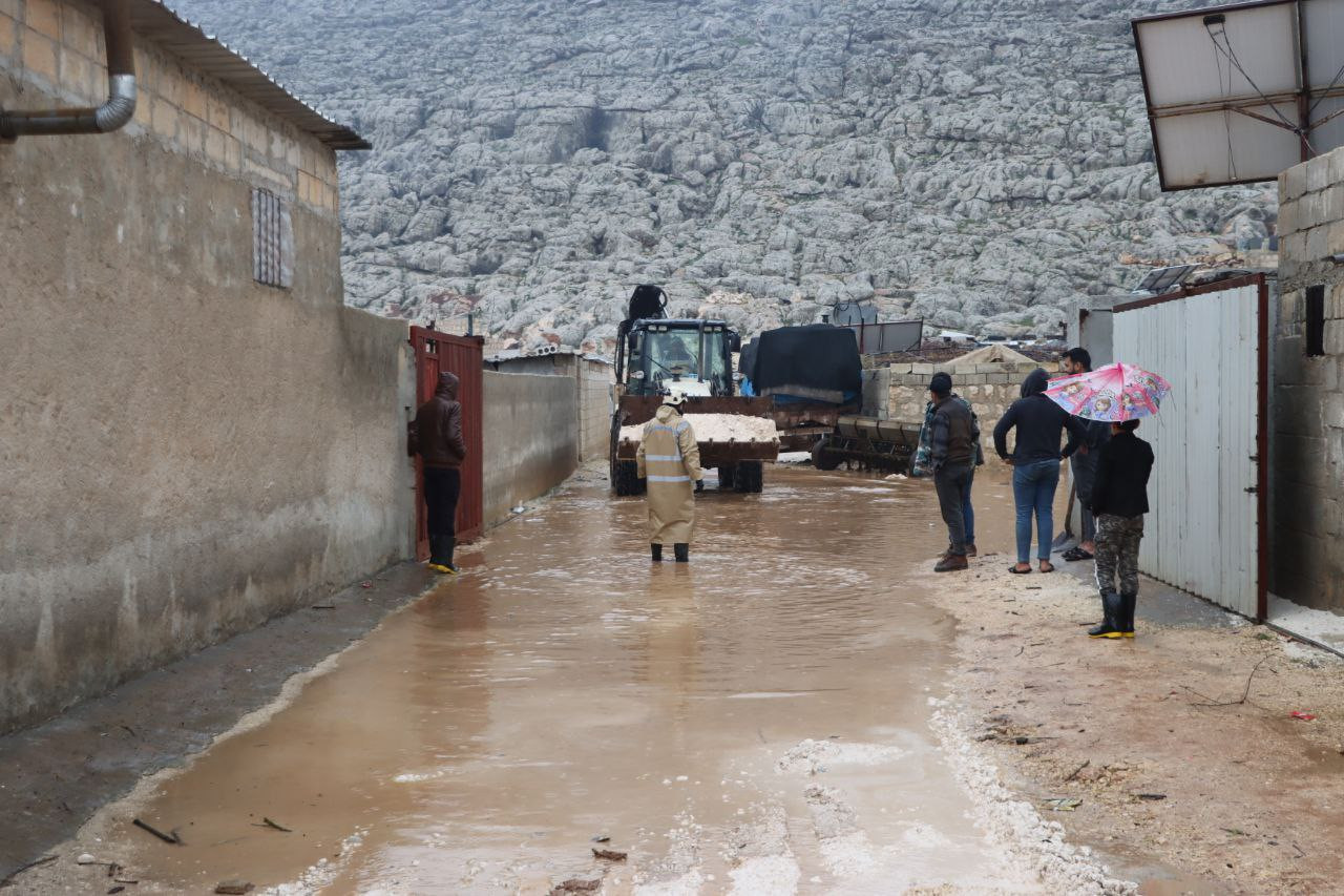 تضرر 9743 شخصا ونزح 816 آخرين...