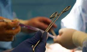 القبض على مجموعة من الأطباء وا...