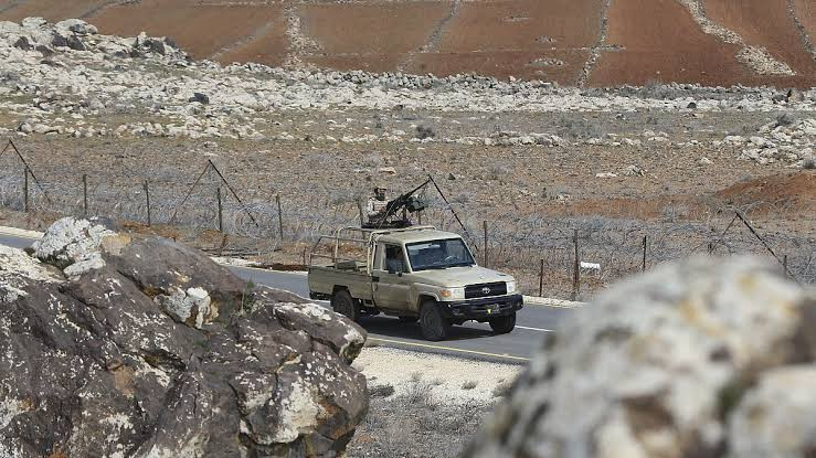 مقتل شخصين من المهربين على الح...