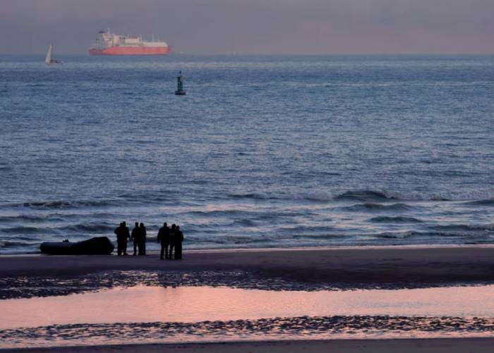 وفاة لاجئين سوريين قبالة السوا...