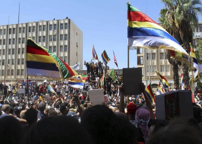 بالآلاف.. أهالي السويداء يتظاه...