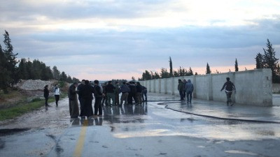 حلب.. مدنيو الباب يضعون أربعة...