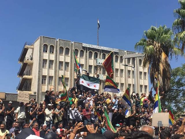 السويداء تواصل مظاهراتها ضد نظ...