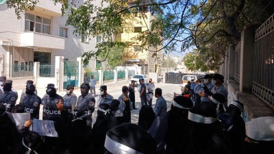 إدلب.. مواجهة بين نساء وشرطة "...