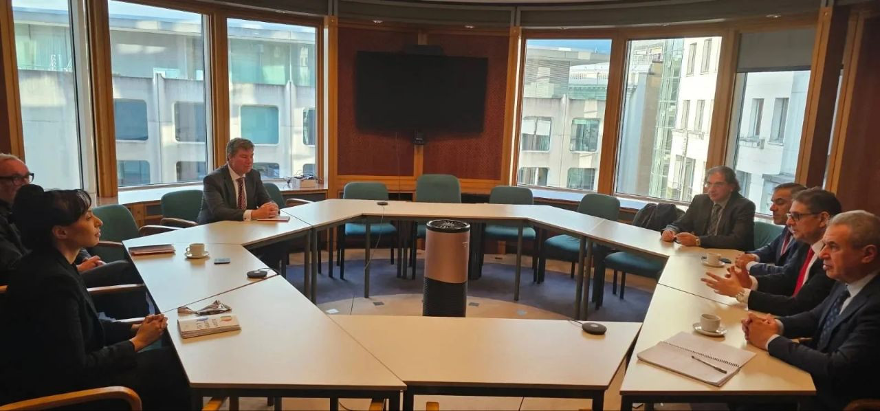 جولة سياسية لهيئة التفاوض السو...