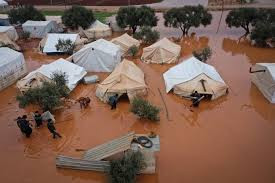 أضرار في عدد من مخيمات النازحي...