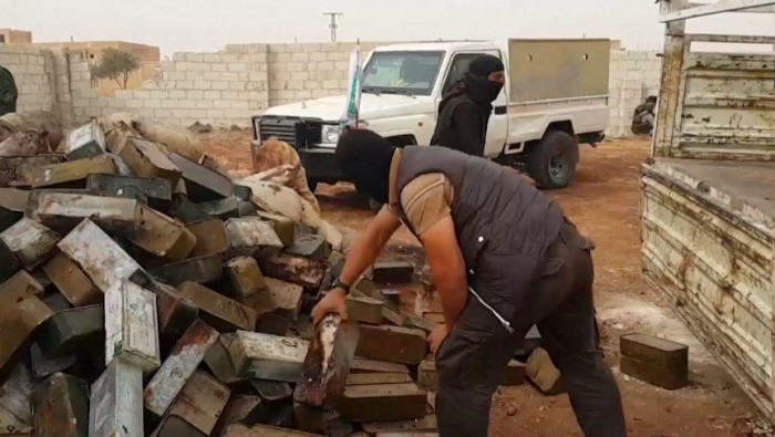 "تحرير الشام" تفكك سيارة مفخخة...