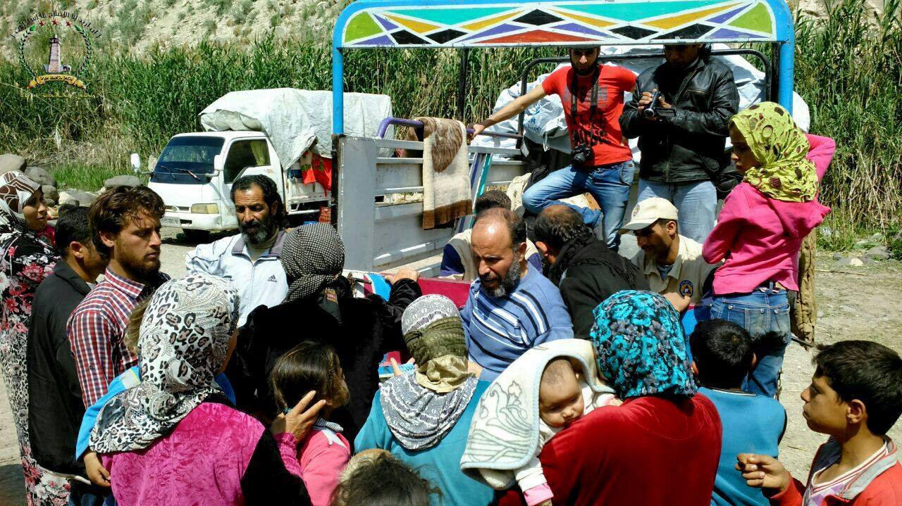 مخيم لإيواء العائلات الهاربة م...