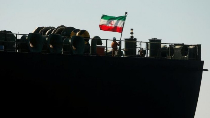 مصادر: الناقلة الإيرانية أفرغت...