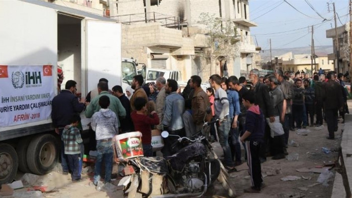 مساعدات تركية توزع في عفرين