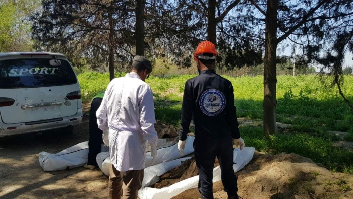 انتشال عشرات الجثث من مقبرة مع...