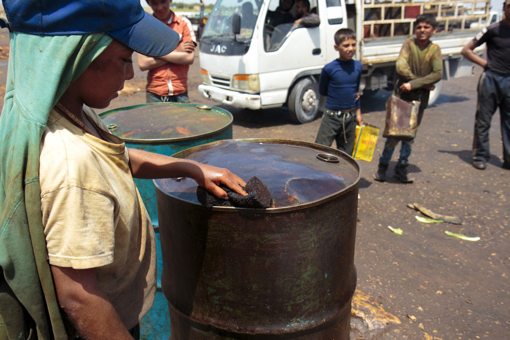 الجزائر تدعم الأسد بوقود يكفي...