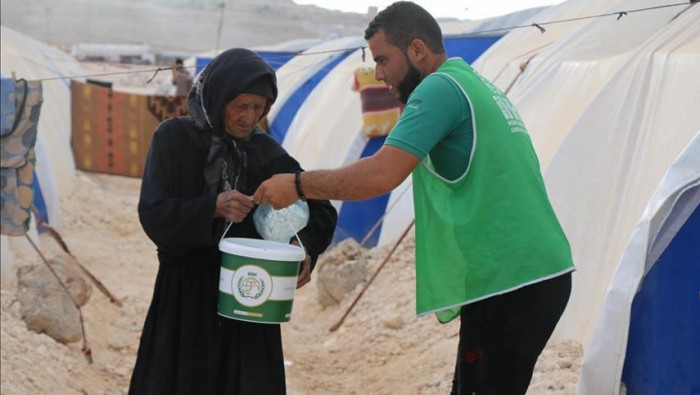 الإغاثة التركية توزع وجبات إفط...