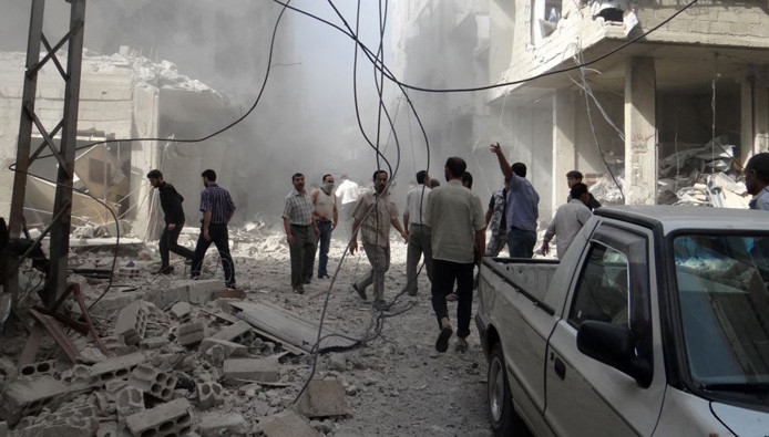 شهداء وجرحى في قصف جوي على الغ...