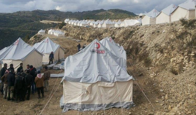 بعد تهجيرهم.. طيران الأسد يسته...