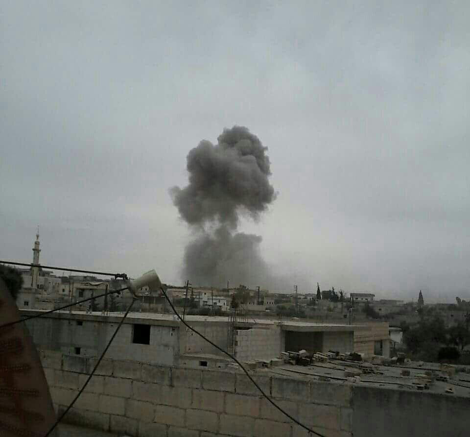 الطيران الروسي يقتل 12 مدنياً...