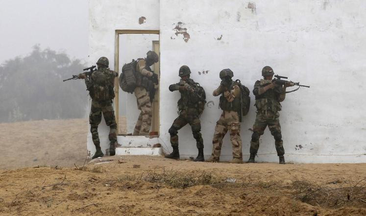 قوات فرنسية تساند "قسد" في معر...