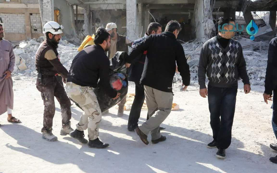 استخراج جثمان طفل من ضحايا مجز...