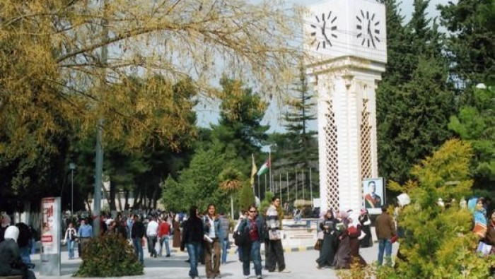 الأردن يعفي الطلبة السوريين من...