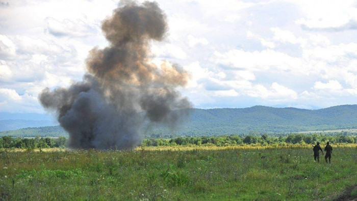 الألغام تقتل ثلاثة أطفال في ال...