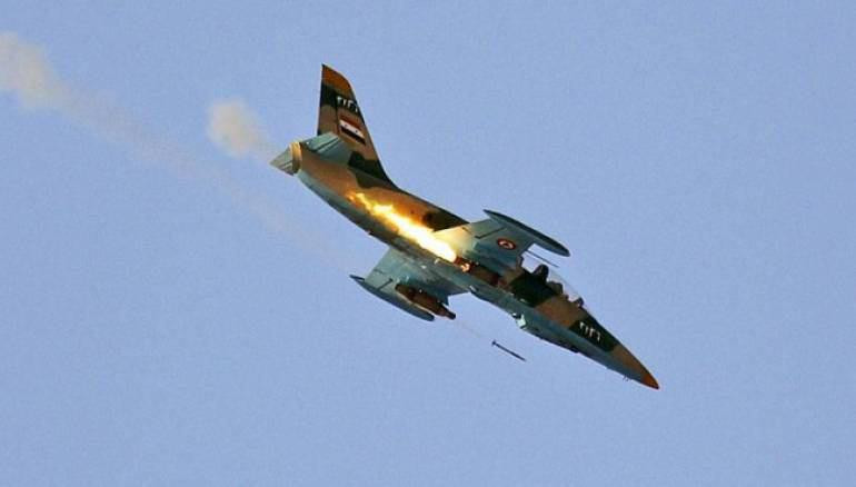 ثلاثة شهداء بقصف جوي على دير ا...