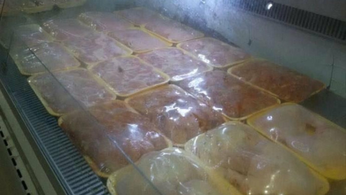 أطعمة إيرانية فاسدة تتسبب بتسم...