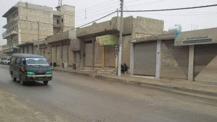 مظاهرات في منبج وضحايا بقصف لل...