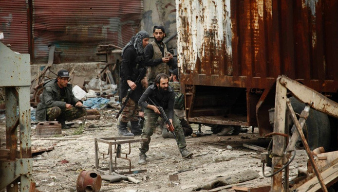 ثوار حلب يتقدمون في محيط ثكنة...