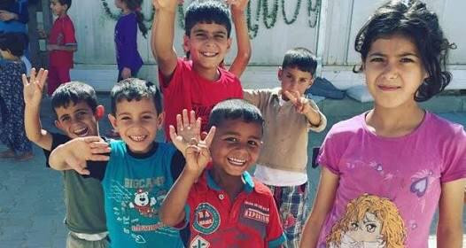 أيتام سوريون يتبرعون بمصروفهم...