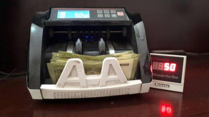 الليرة السورية تنخفض مجدداً أم...